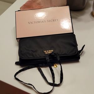 Brand new rare VS jewelry/cosmetic case. Comes in a beautiful gift box.
